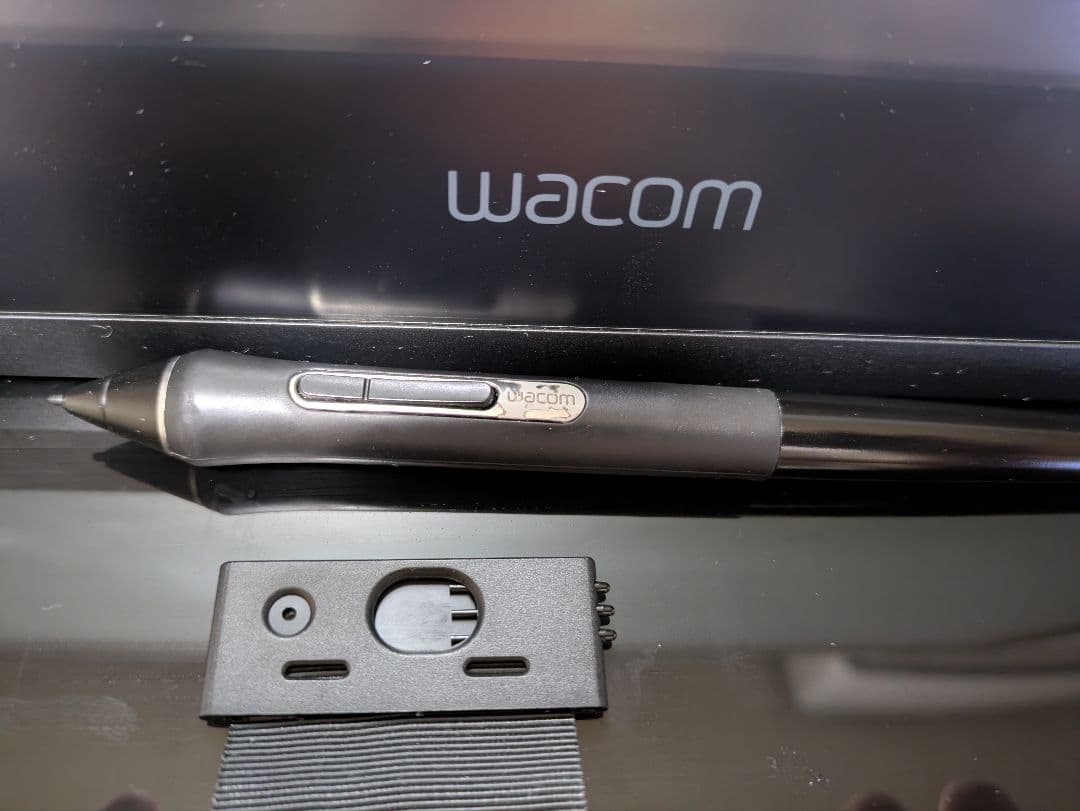 Wacom cintiq22 ディスプレイモニター 本体 ペン付き ※傷あり