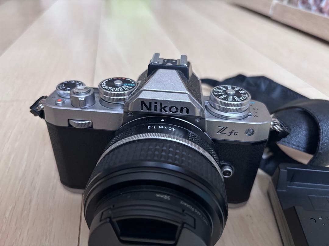 【アノ】 nikon zfc ミラーレス一眼 40mmレンズ付き