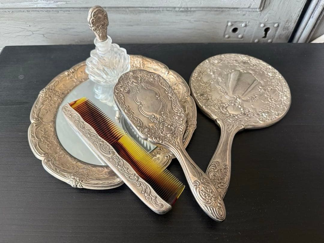 アンティーク　シルバーのバニティ5点セット