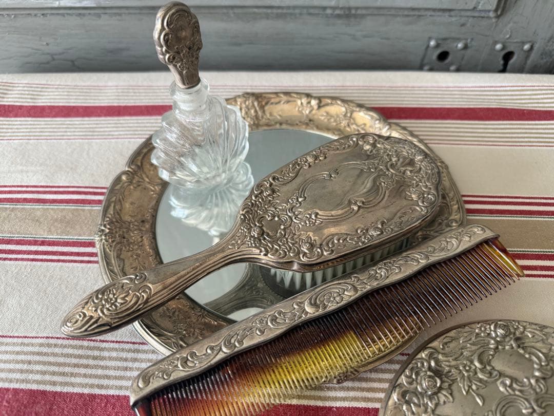 アンティーク　シルバーのバニティ5点セット