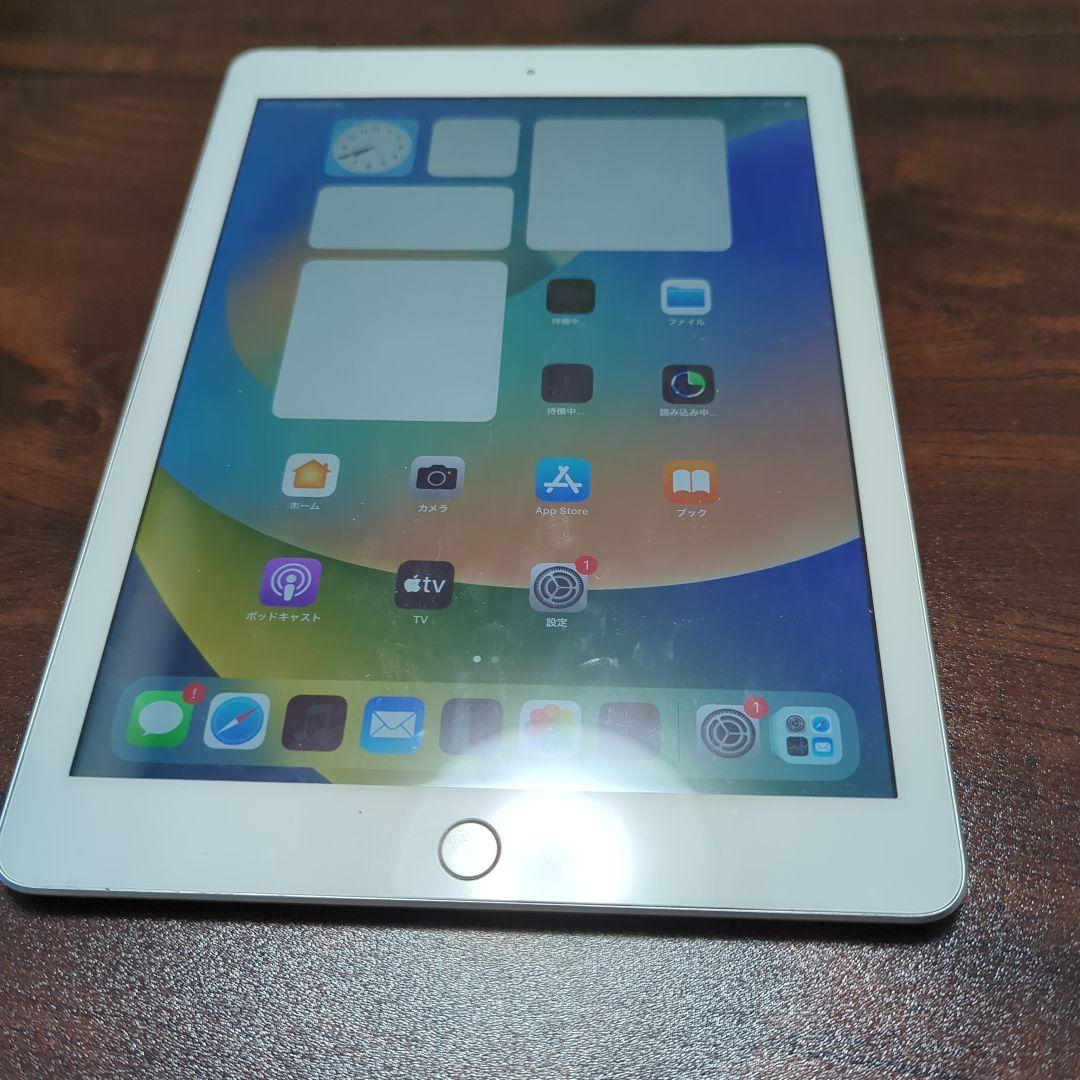 Apple iPad (第6世代) 本体　au