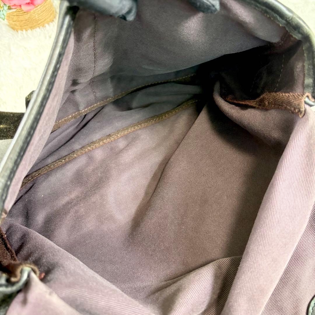 【定番】 ブレディ 黒 ショルダーバッグ アリエルトラウト メッセンジャー