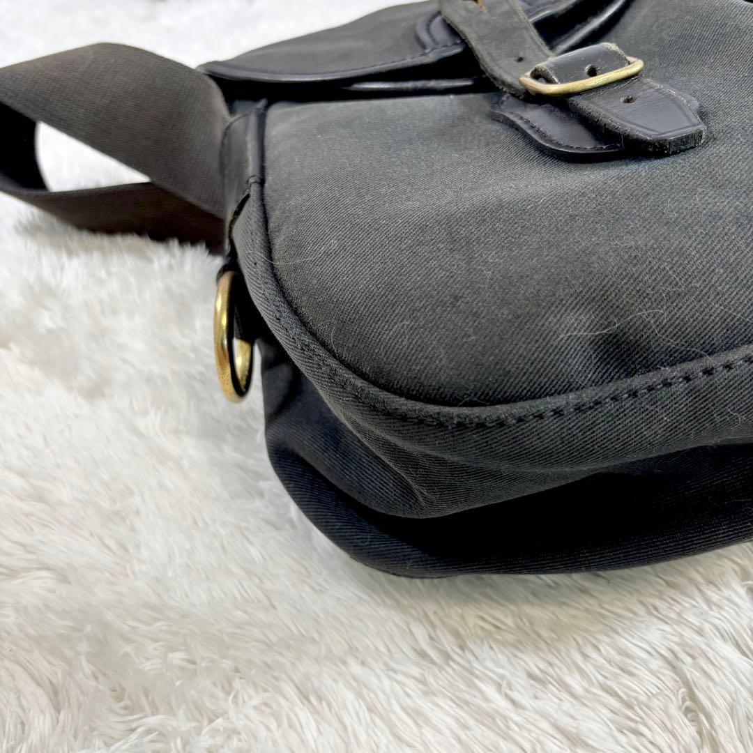 【定番】 ブレディ 黒 ショルダーバッグ アリエルトラウト メッセンジャー