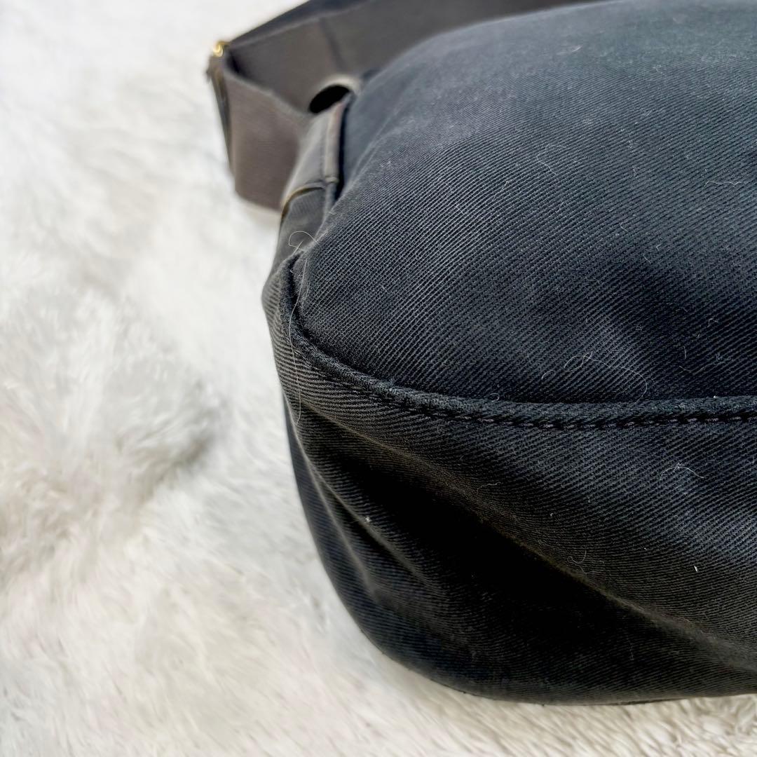 【定番】 ブレディ 黒 ショルダーバッグ アリエルトラウト メッセンジャー