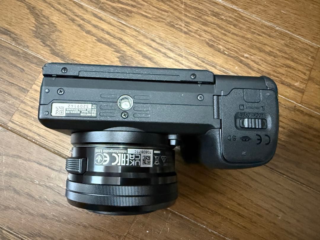 SONYデジタル一眼カメラα6400パワーズームレンズキット、他