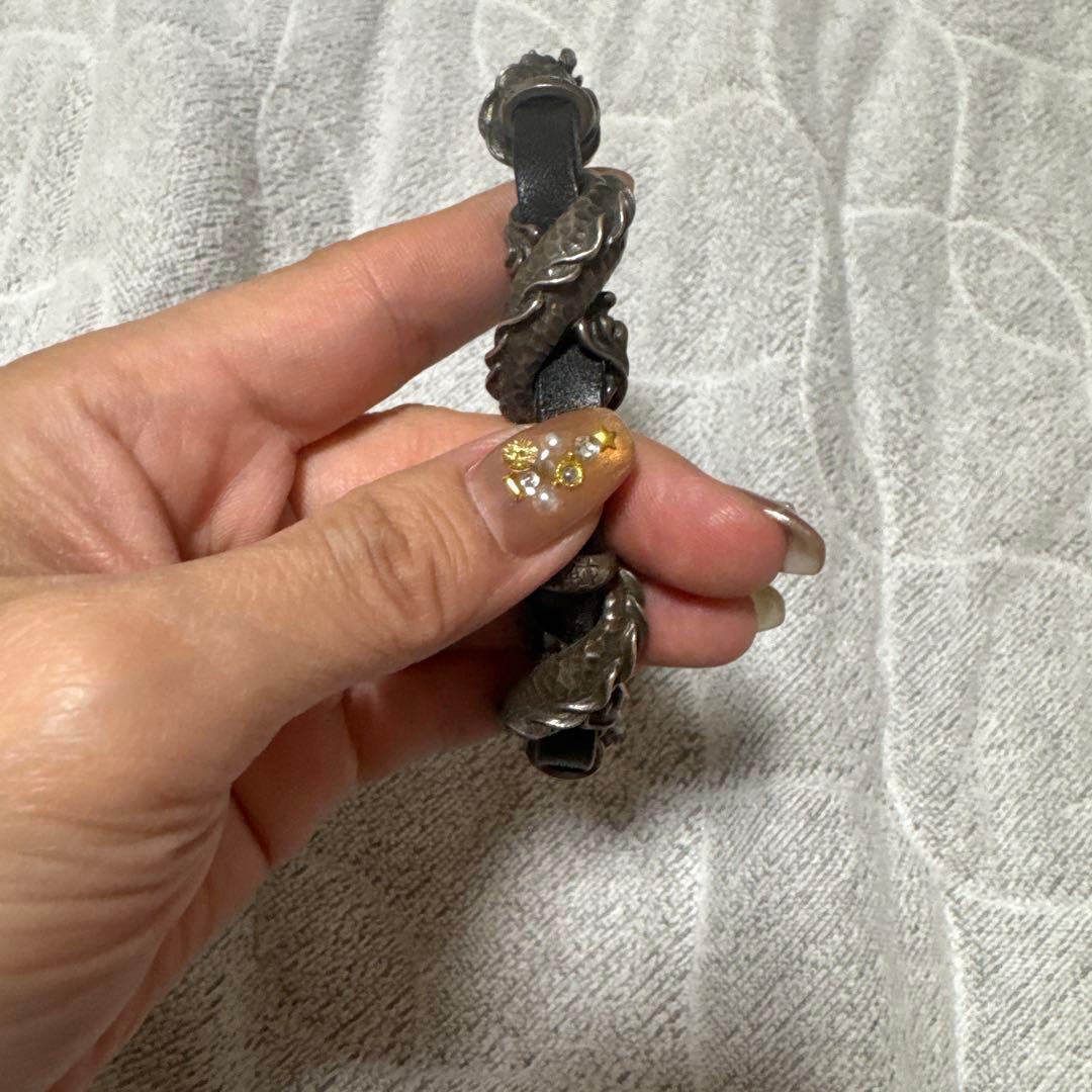 ジンティ ドラゴンモチーフ レザーブレスレット