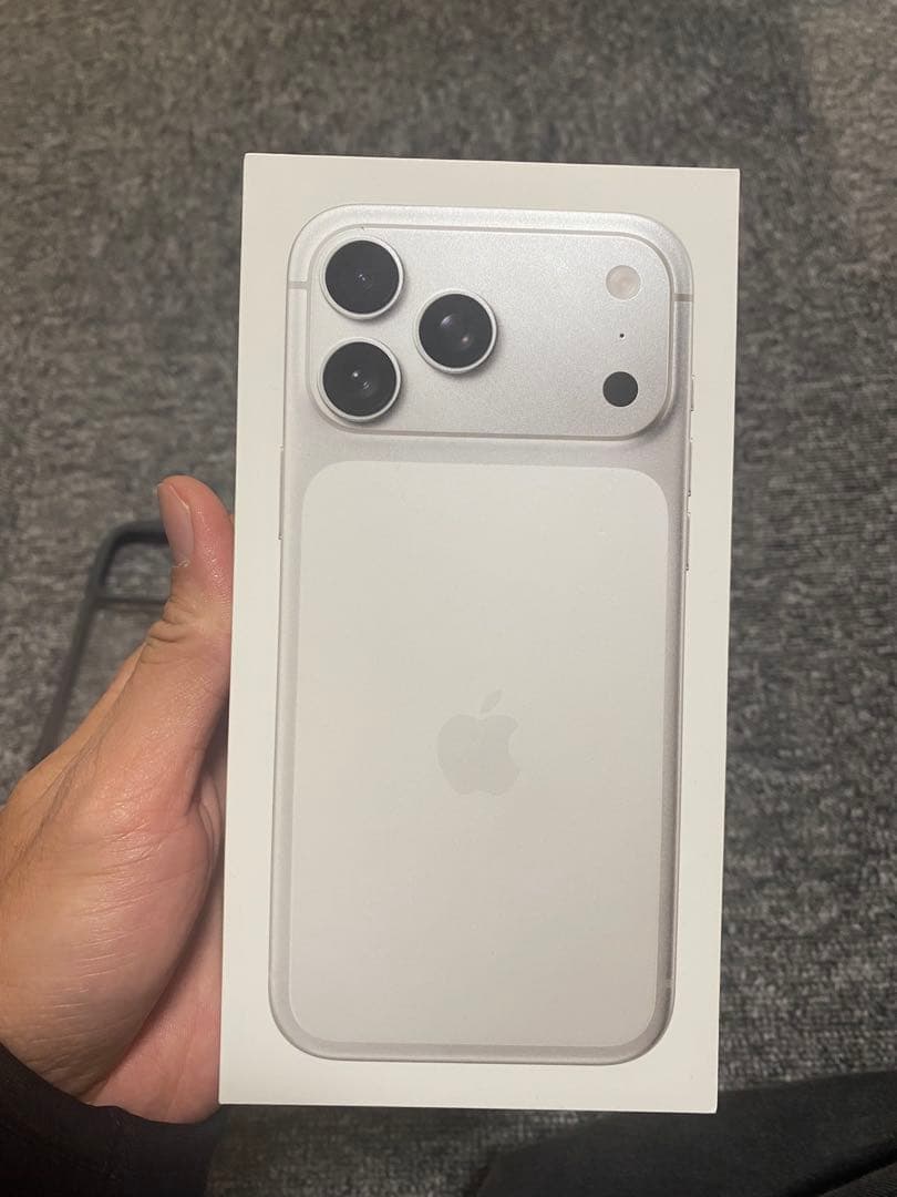 未品Apple iPhone 17Pro Max 512 GB シルバー