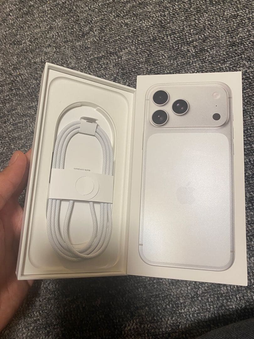 未品Apple iPhone 17Pro Max 512 GB シルバー