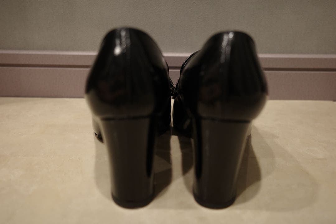 本革 エナメル ローファー ヒール 黒 ブラック 歩きやすい 万能 美品