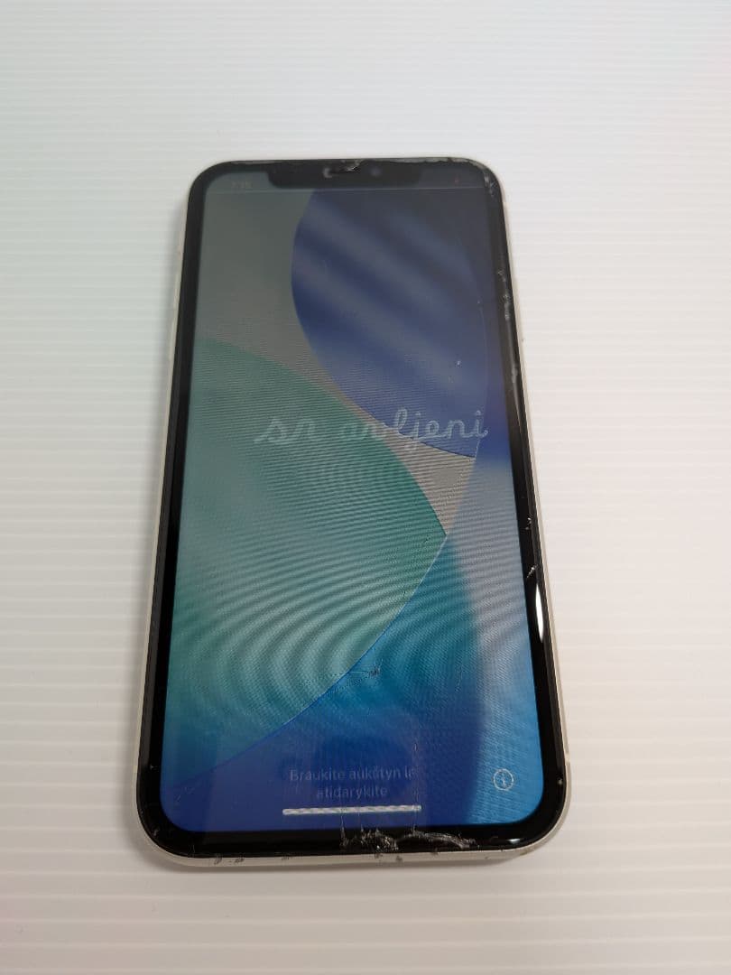 iPhone 11 64GB docomo ジャンク 画面割れ ネットワーク◯