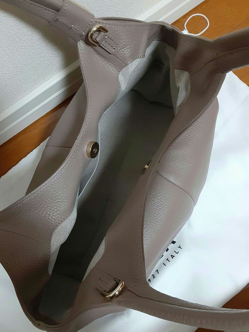 まーみんです。FURLA プラネータ　ミディアム　トープ