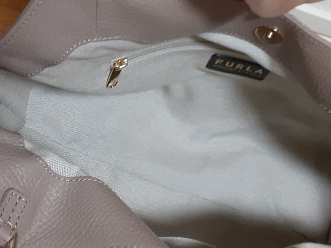 まーみんです。FURLA プラネータ　ミディアム　トープ