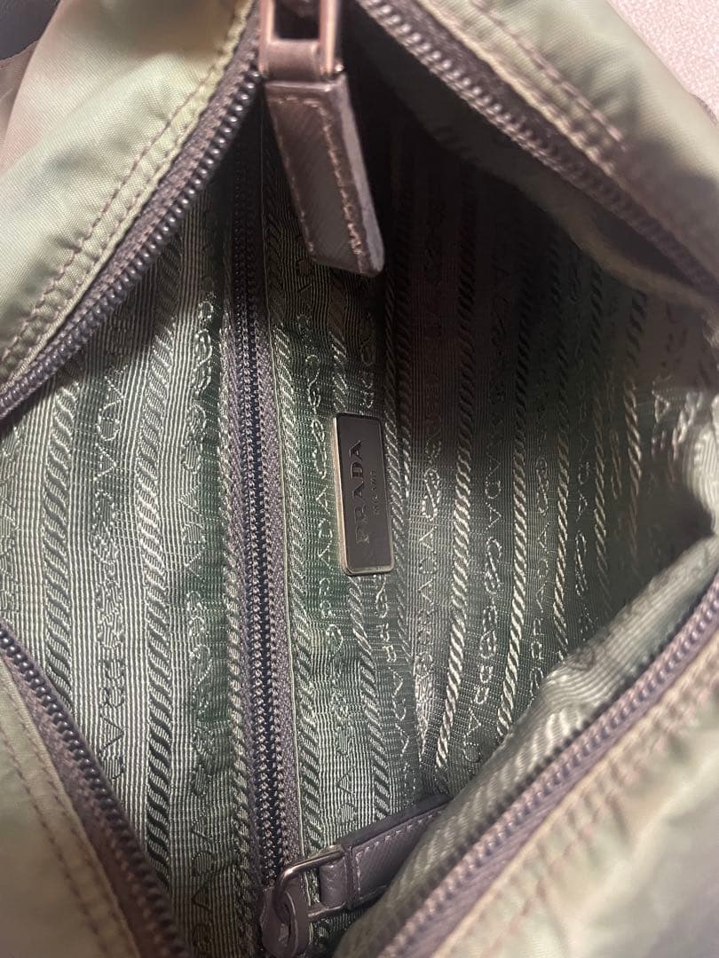 PRADA プラダ　グリーン　カーキ　メッセンジャーバッグ