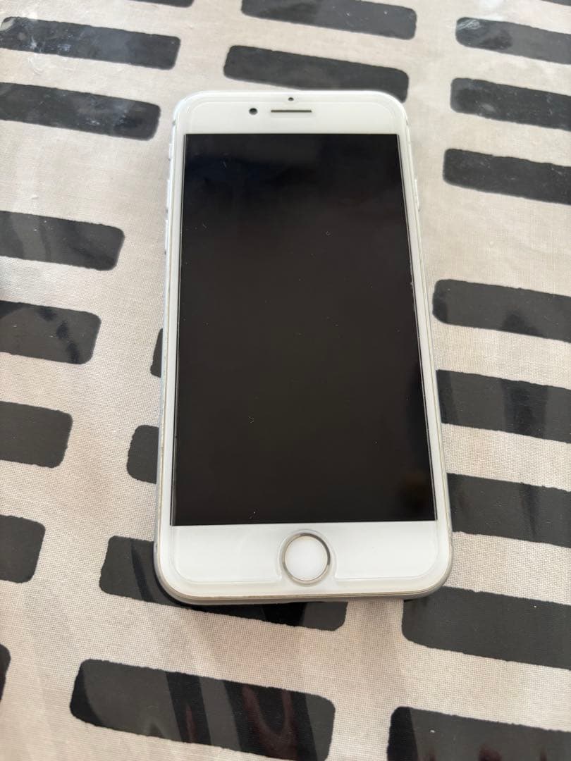 iPhone 8 シルバー 本体 SIMフリー 64GB 最大容量95%