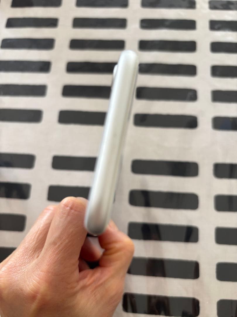 iPhone 8 シルバー 本体 SIMフリー 64GB 最大容量95%