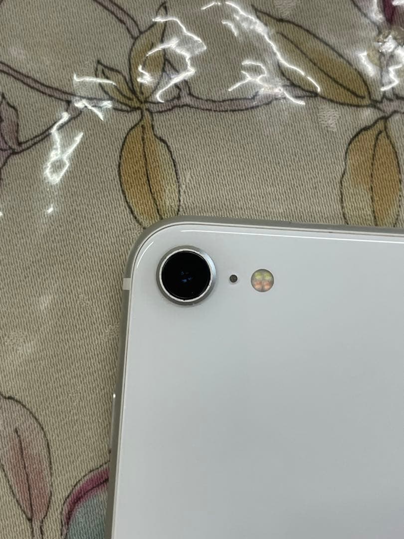 Apple iPhone SE (第2世代) ホワイト 本体