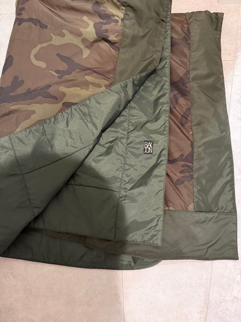 Baconイタリアミラノ発ブランド　ダウンポンチョ