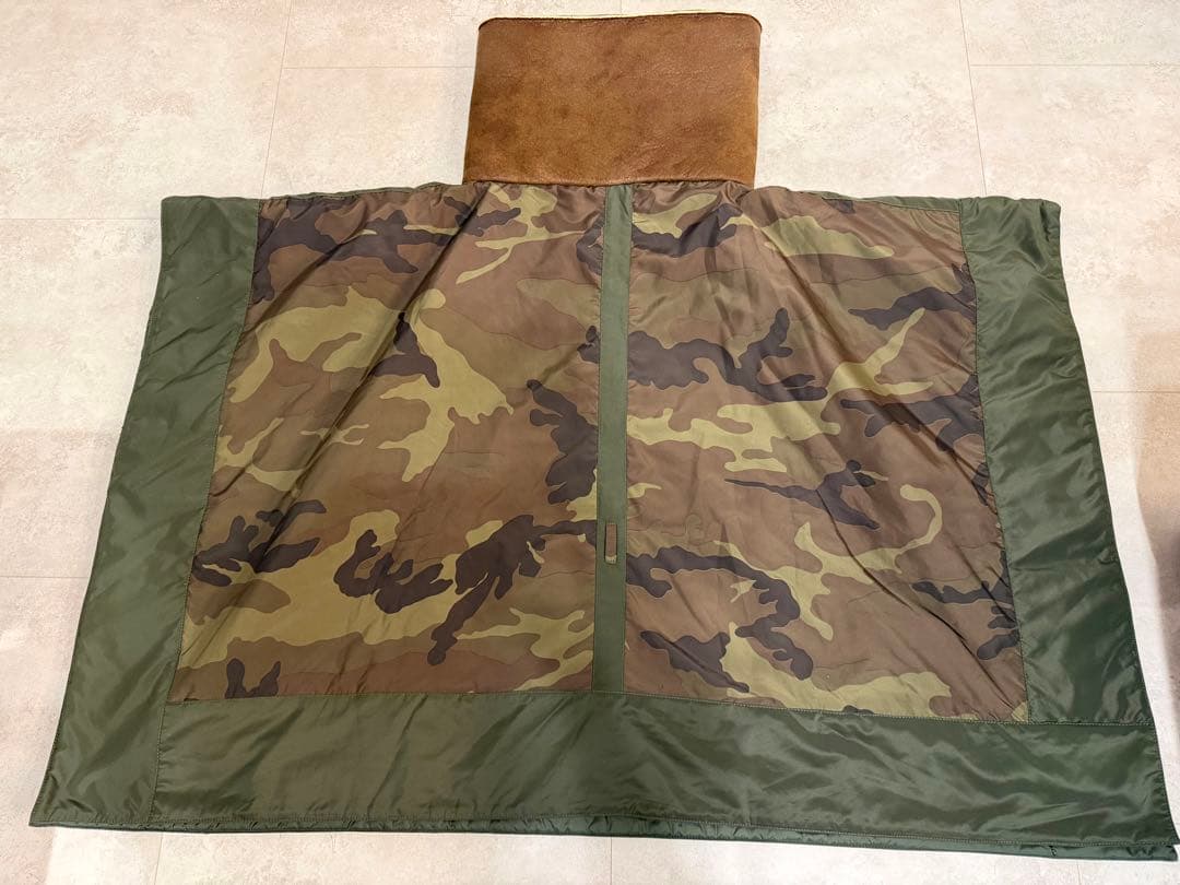 Baconイタリアミラノ発ブランド　ダウンポンチョ