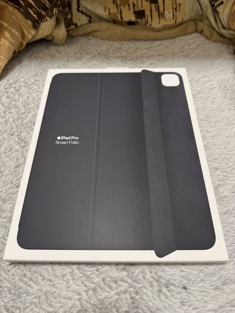 iPad Pro M5 13インチ(純正ケース付き)