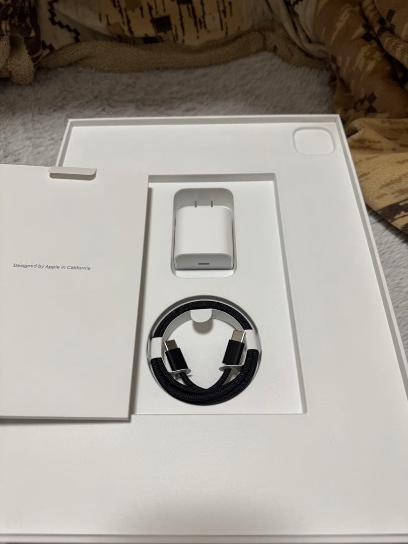 iPad Pro M5 13インチ(純正ケース付き)