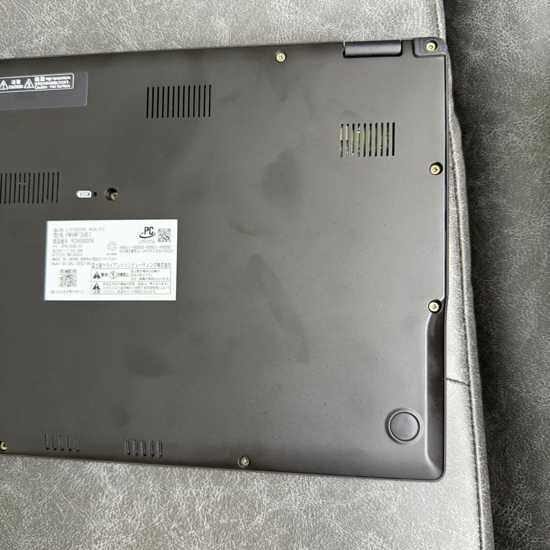 未使用☆富士通　LIFEBOOK　WUB　F3　FMVWF3UB7　ノートPC