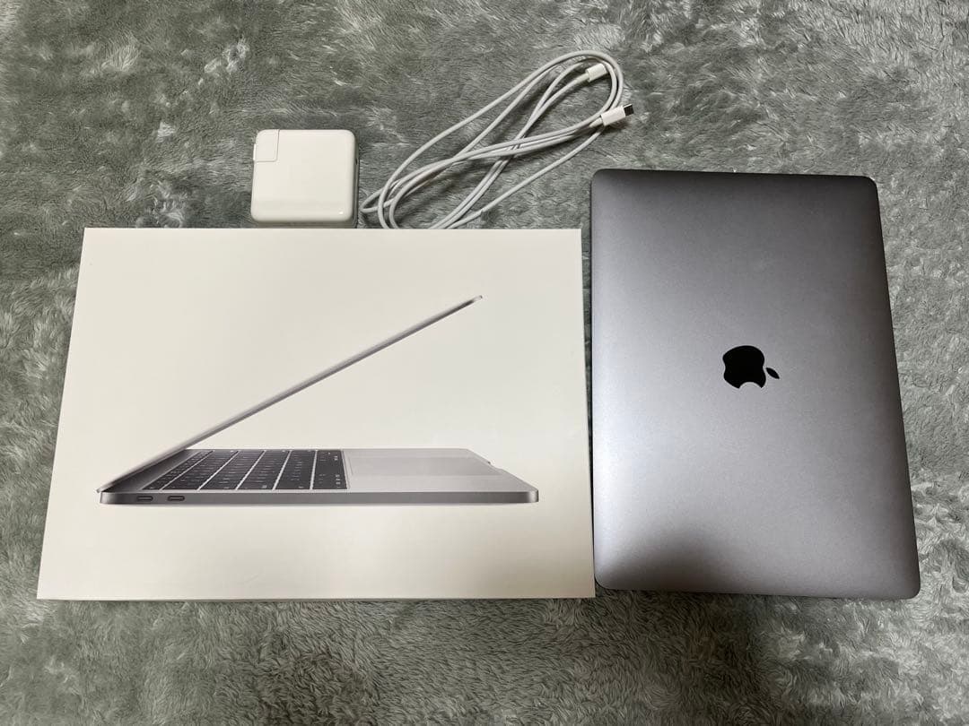 【中古】13インチ MacBook Pro スペースグレー 充電器付き 2018
