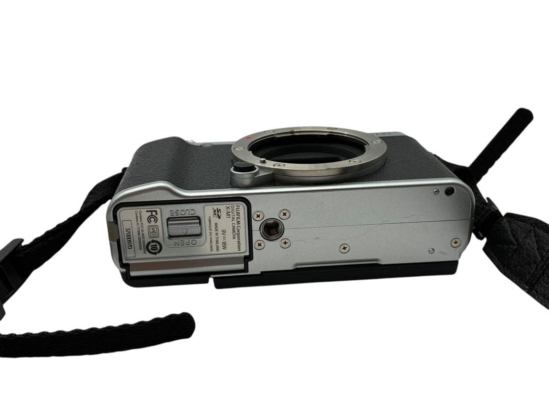 FUJIFILM X-M1 ボディ シルバー X-M1 富士フィルム