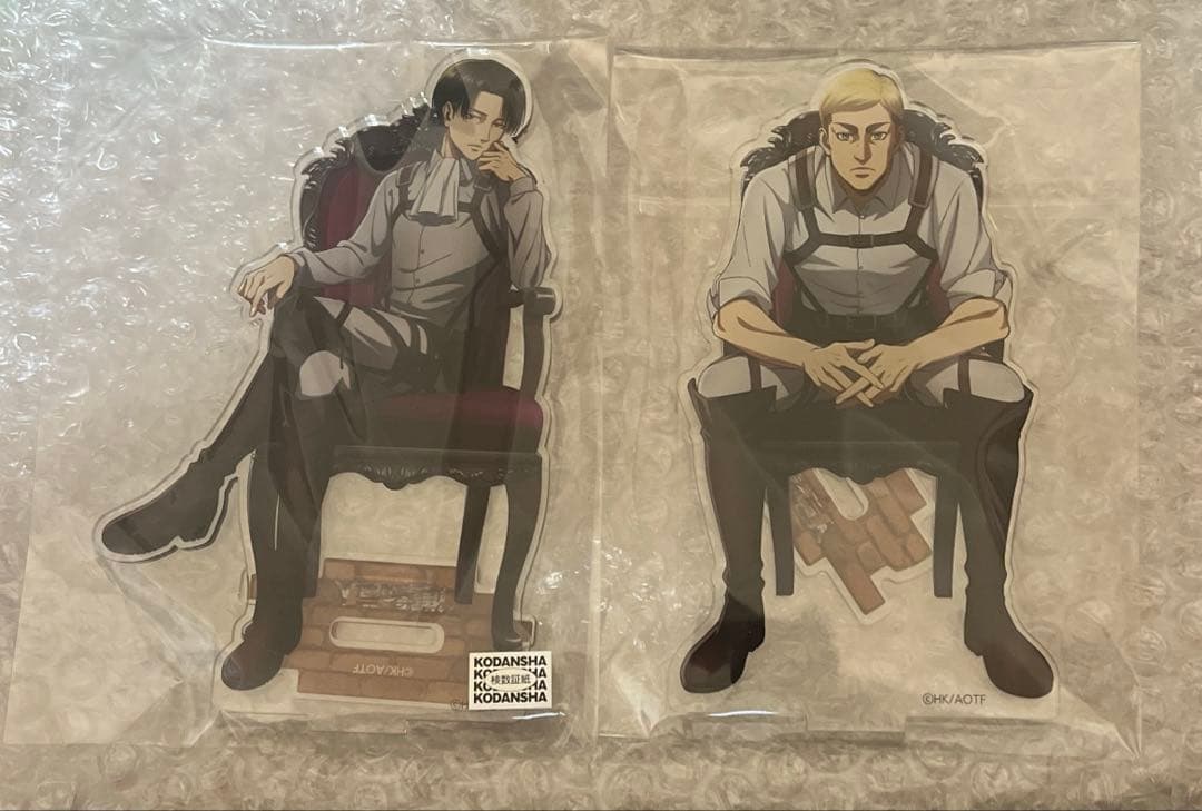 進撃の巨人 キャラウムカフェ アクリルスタンド リヴァイ エルヴィン