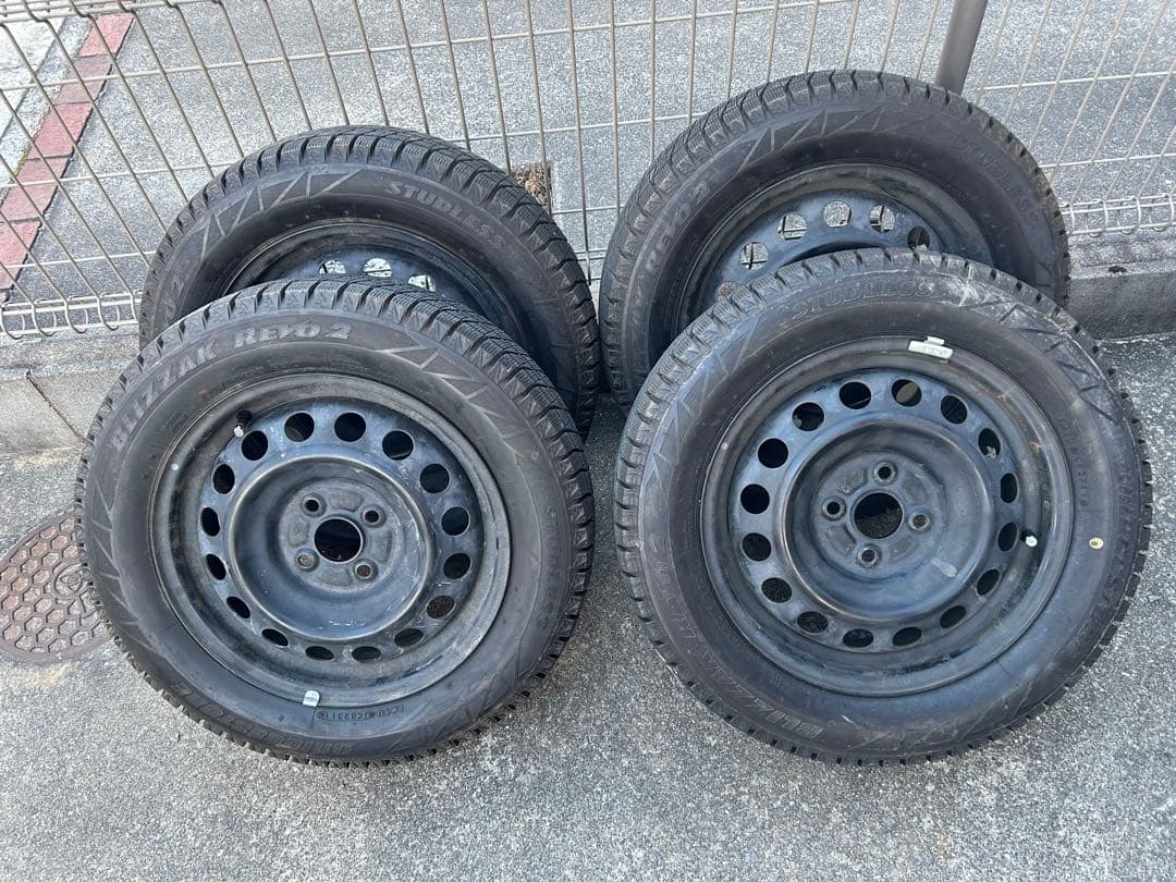 値下可！アクア用スタッドレスタイヤセット 15インチ