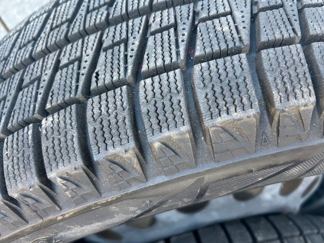 値下可！アクア用スタッドレスタイヤセット 15インチ