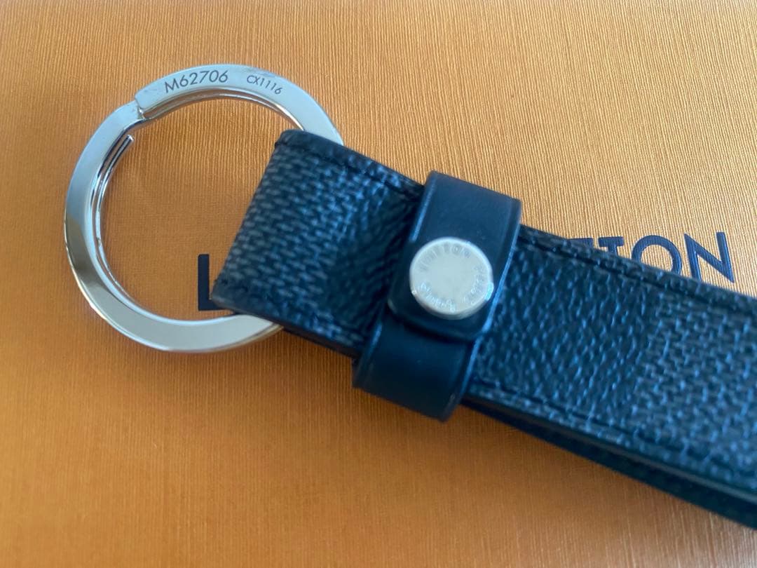 LOUIS VUITTON ルイヴィトン キーホルダー　LV ドラゴンヌ 未使用