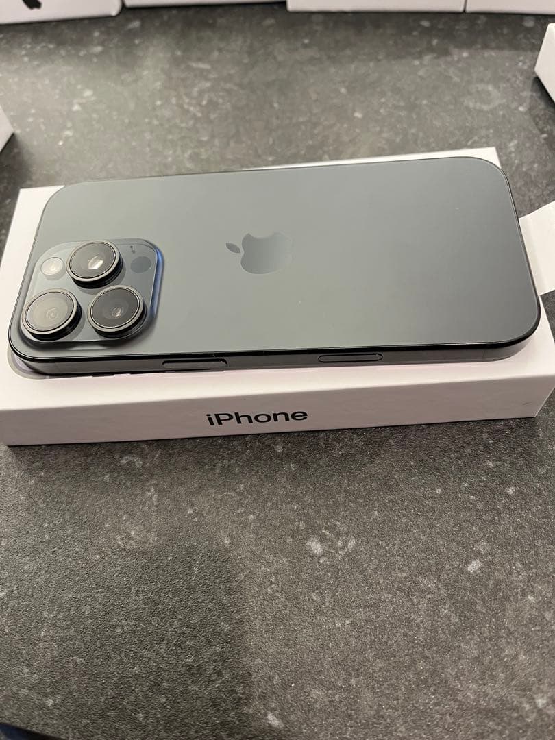 【美品】Apple iPhone 16pro 128GB ブラック 本体