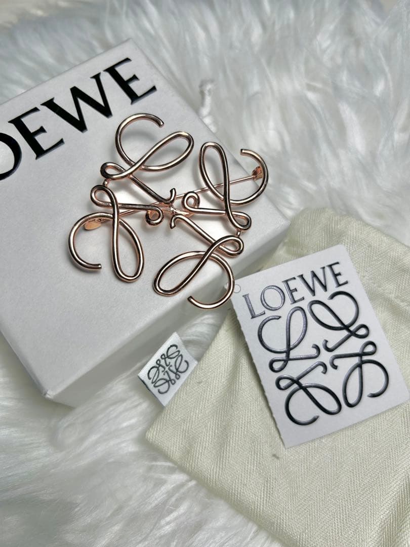 ロエベ　LOEWE ブローチ