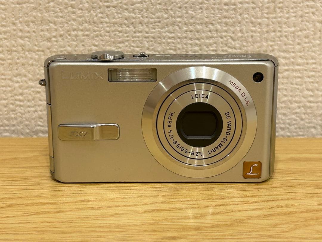 デジタルカメラ LUMIX DMC-FX7