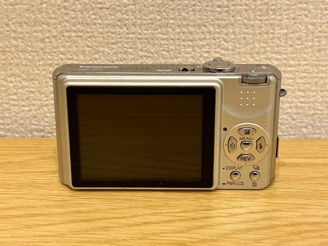 デジタルカメラ LUMIX DMC-FX7