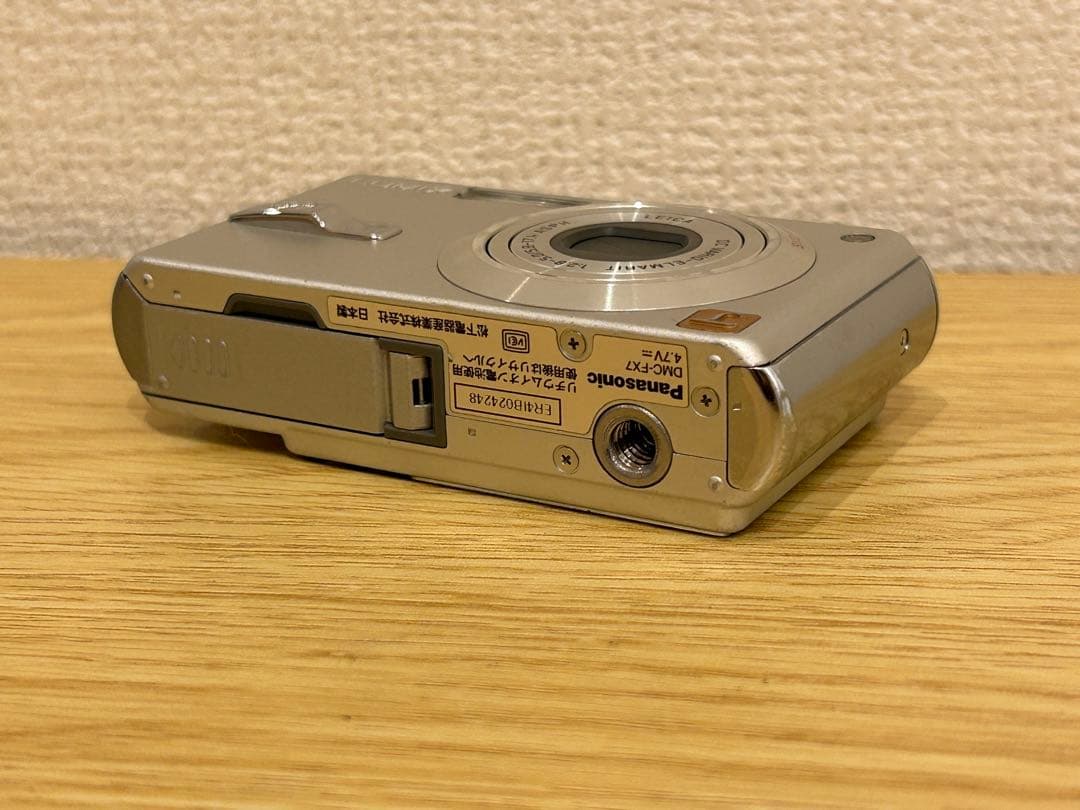 デジタルカメラ LUMIX DMC-FX7
