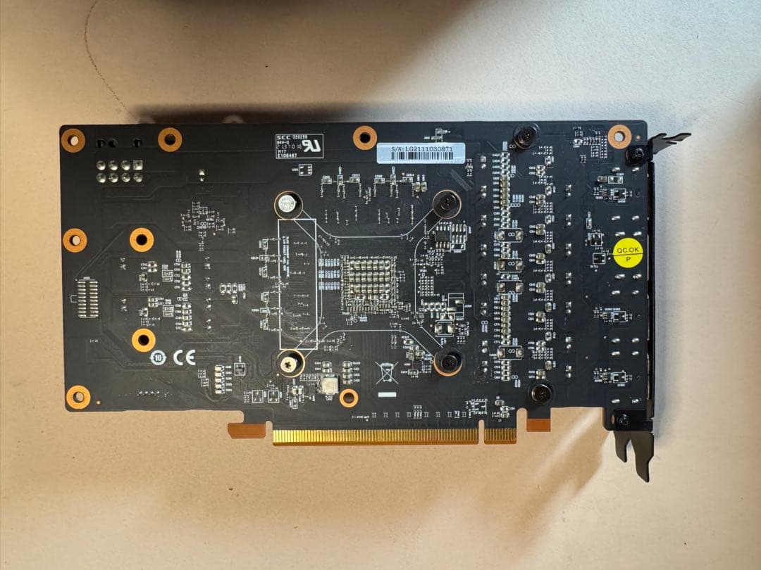 玄人志向Radeon RX6600グラフィックボード