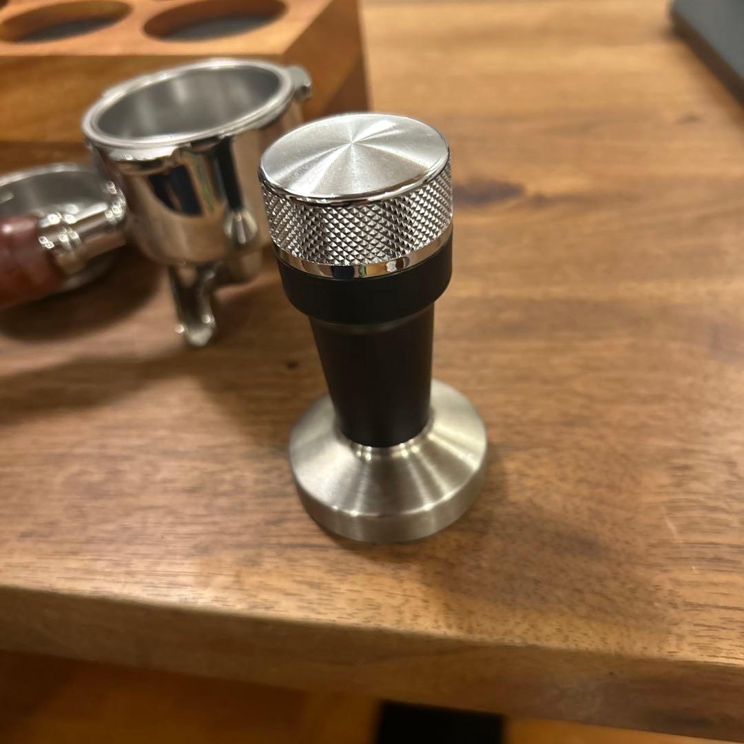 デロンギ　デディカ　エスプレッソマシン 1万円相当のおまけ付き　885