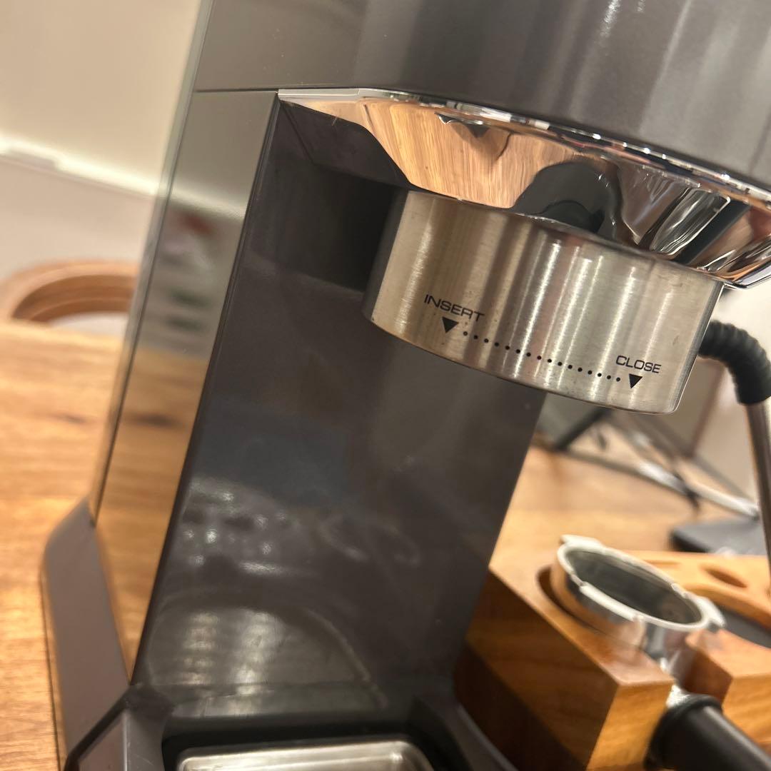 デロンギ　デディカ　エスプレッソマシン 1万円相当のおまけ付き　885