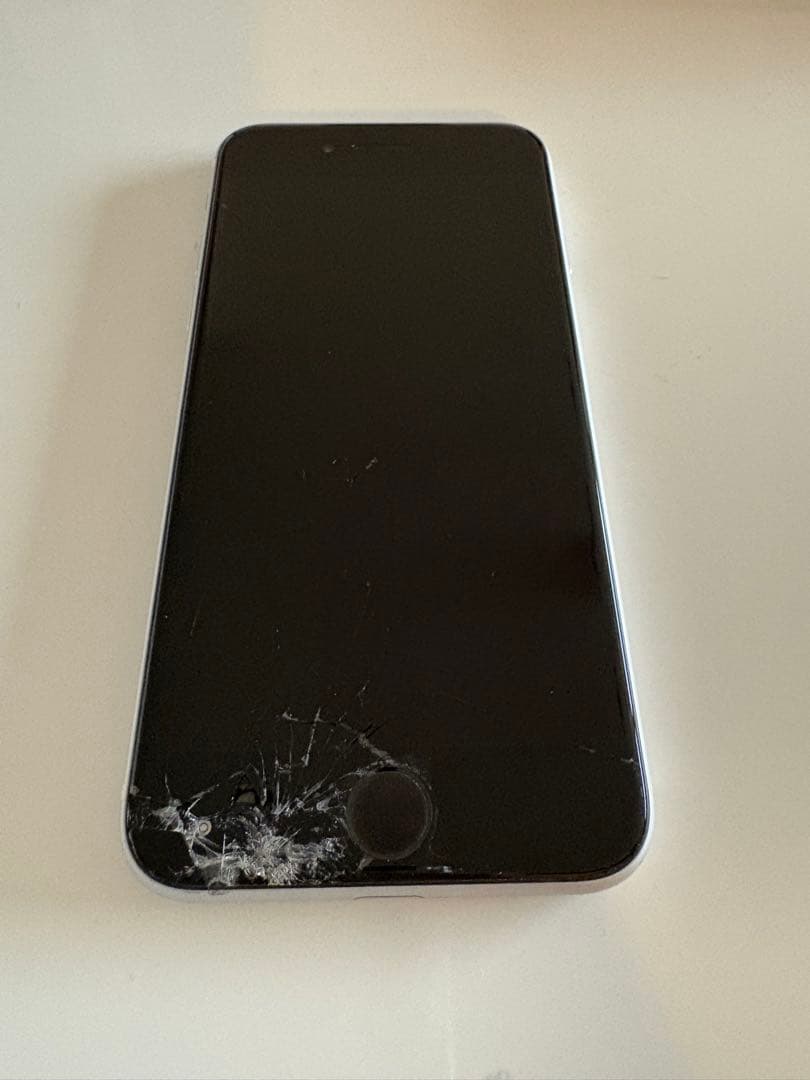 iPhoneSE 第2世代　本体、ケース付き　64GB SIMロックあり