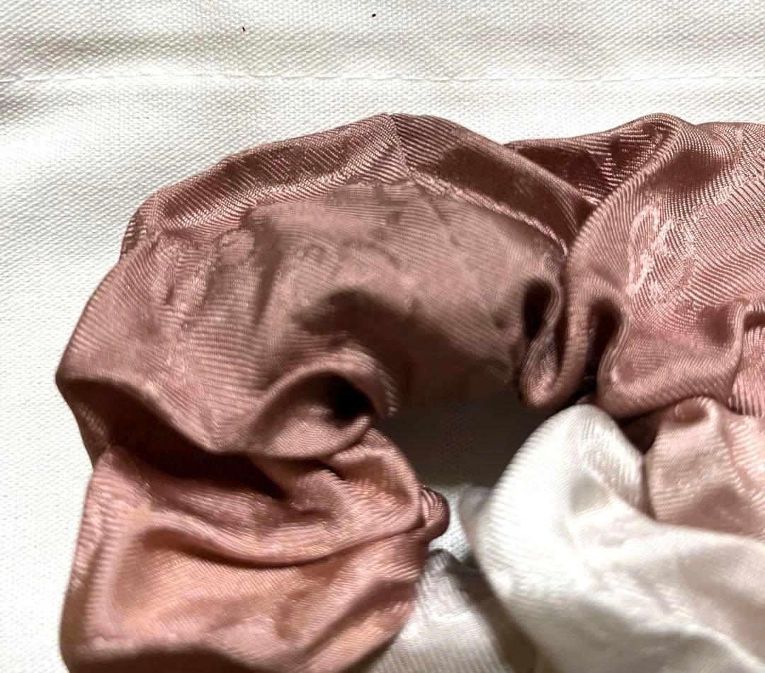 ☆ほぼ未使用☆GUCCI GGシルクジャガードシュシュ　ローズグラデーション