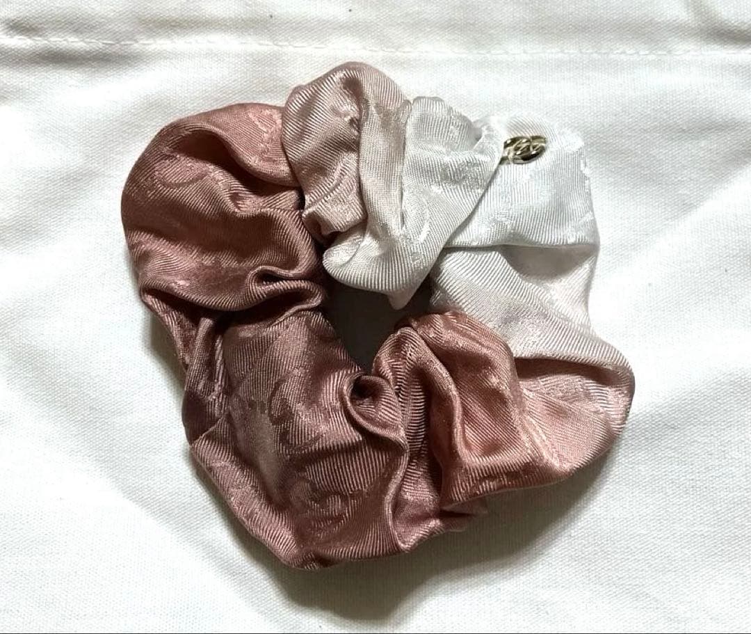 ☆ほぼ未使用☆GUCCI GGシルクジャガードシュシュ　ローズグラデーション