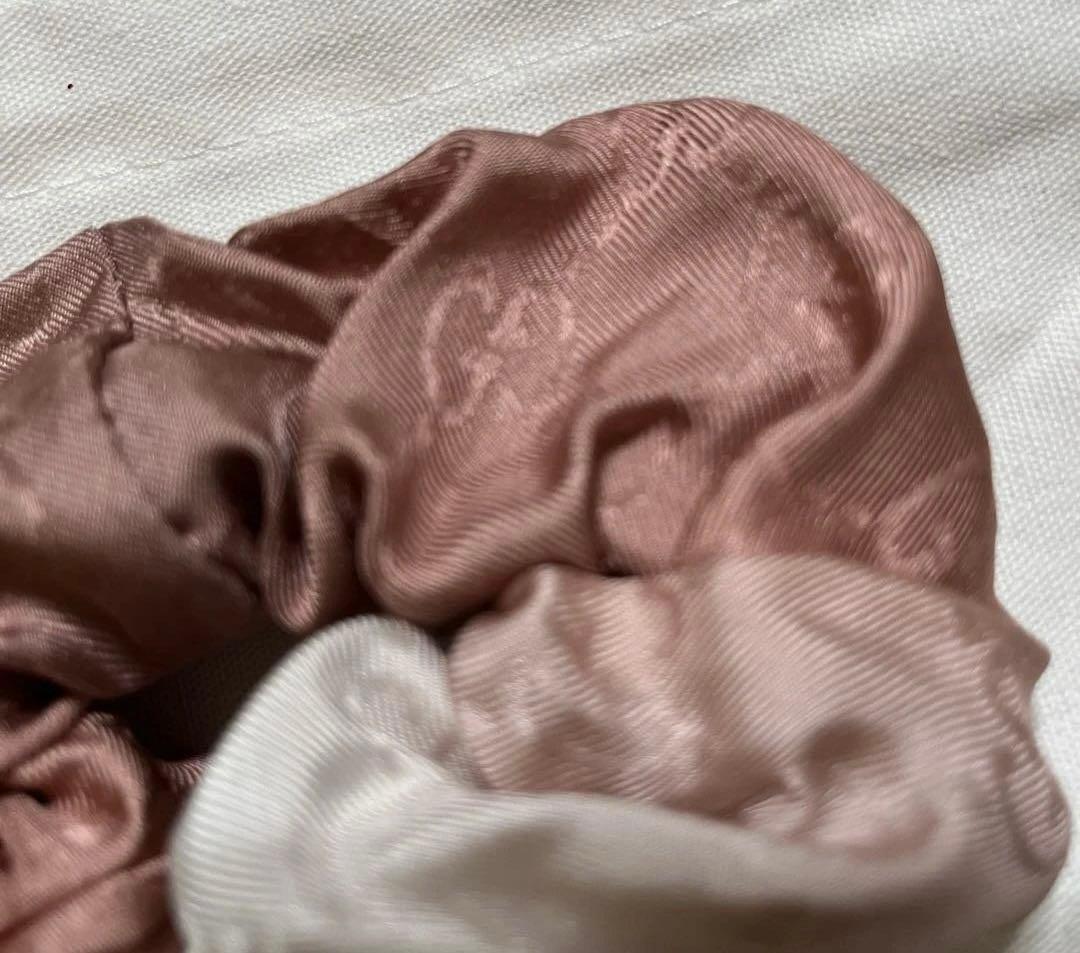 ☆ほぼ未使用☆GUCCI GGシルクジャガードシュシュ　ローズグラデーション