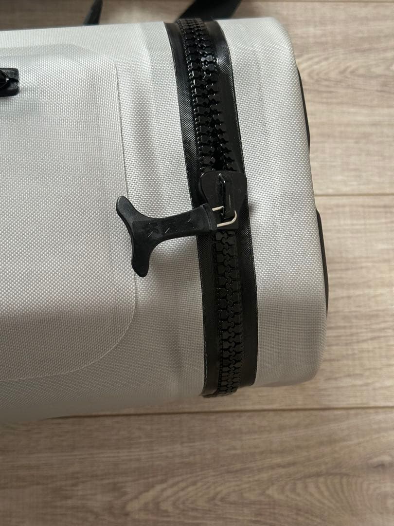 PELICAN クーラーバッグ/冷蔵庫bag グレー