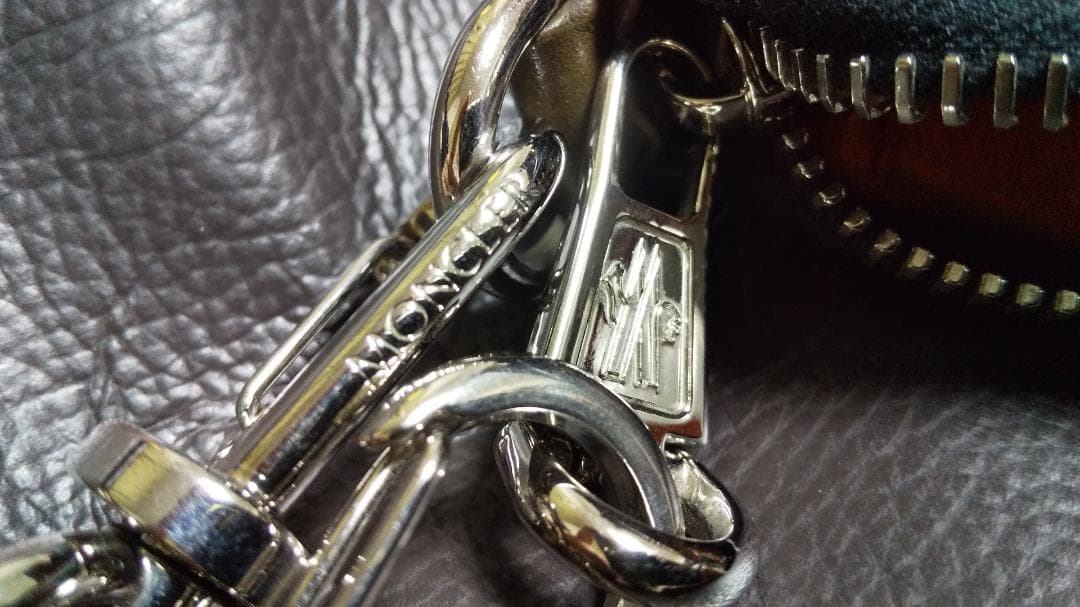 早いもの勝ち！モンクレール 財布 ウォレット 2つ折り カーキ　ストラップ付