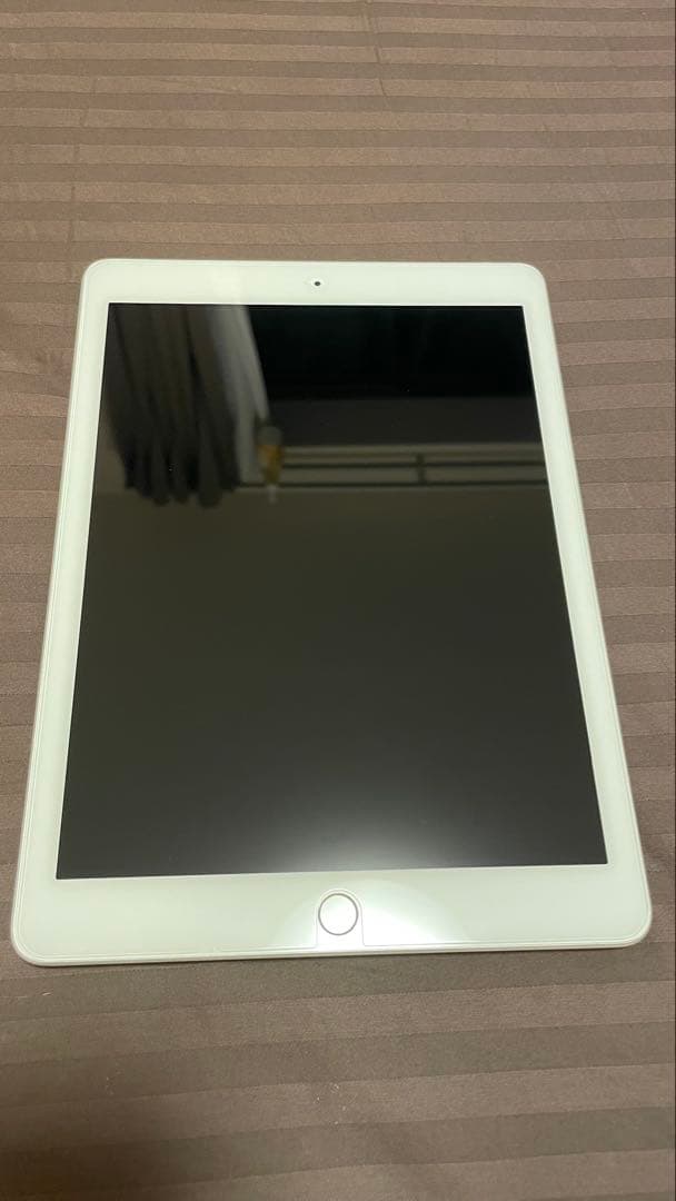 Apple iPad (第6世代) シルバー 32GB KDDI