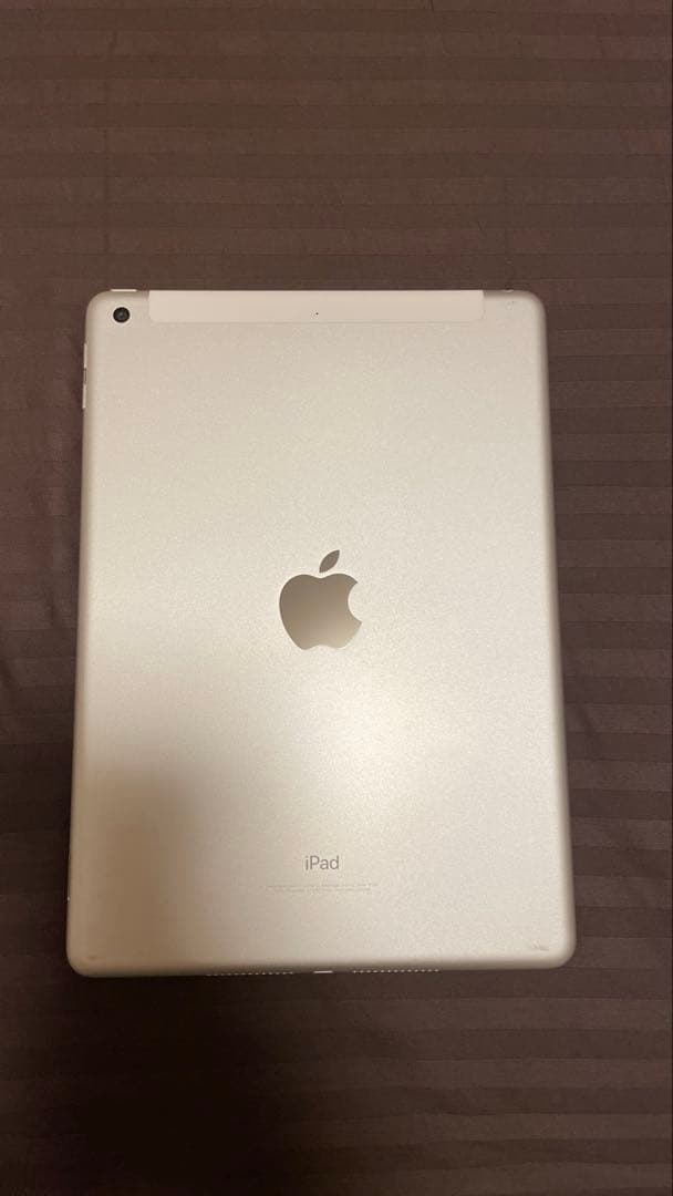Apple iPad (第6世代) シルバー 32GB KDDI