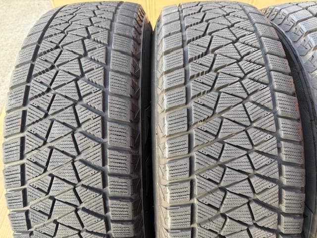 デリカ アウトランダー スタッドレスセット 215/70R16 2018年製
