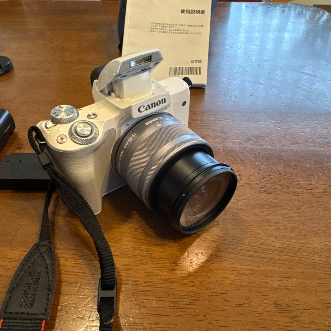 Canon EOS Kiss M ホワイト 本体と付属品