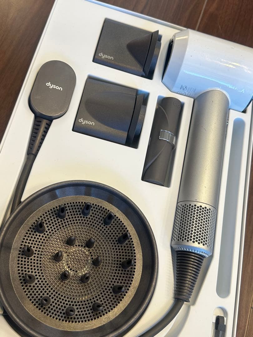 ふー  dysonダイソンHD01 ドライヤー本体＋付属品＋説明書＋箱付き